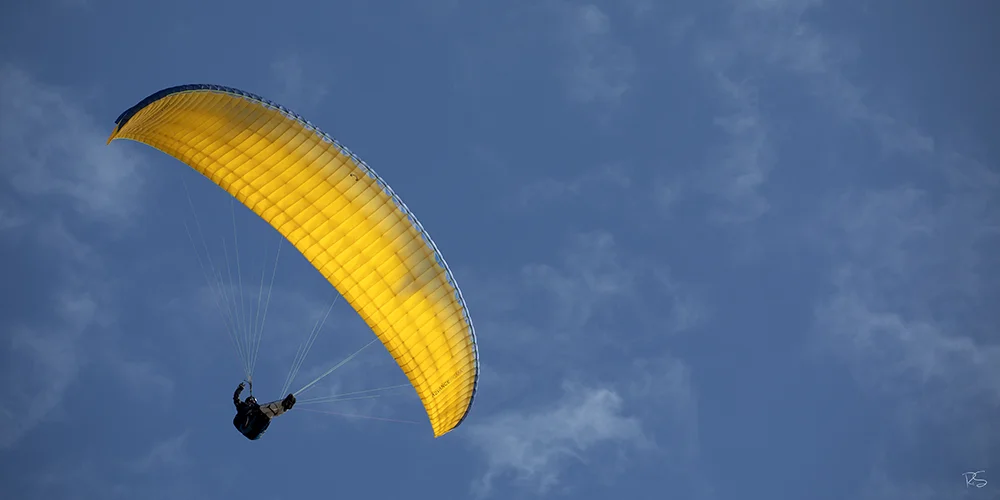 <strong>L'Aile Jaune</strong> • Parapente - Granville <small>© Rémy SALAÜN</small>