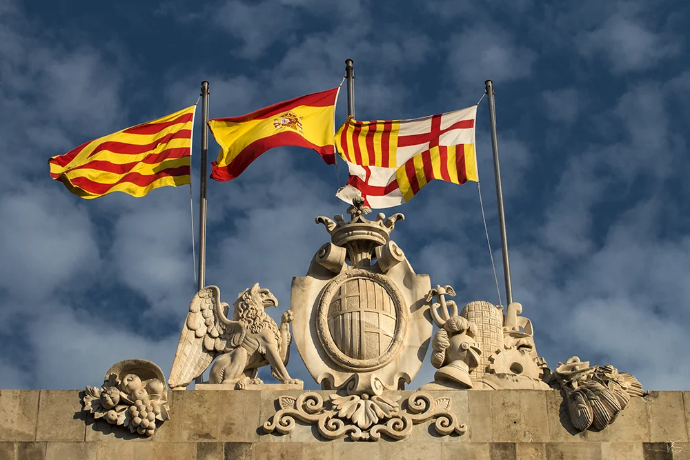 <strong>Les Drapeaux</strong> • Parlement de Catalogne - Barcelone (Catalogne - Espagne) <small>© Rémy SALAÜN</small>