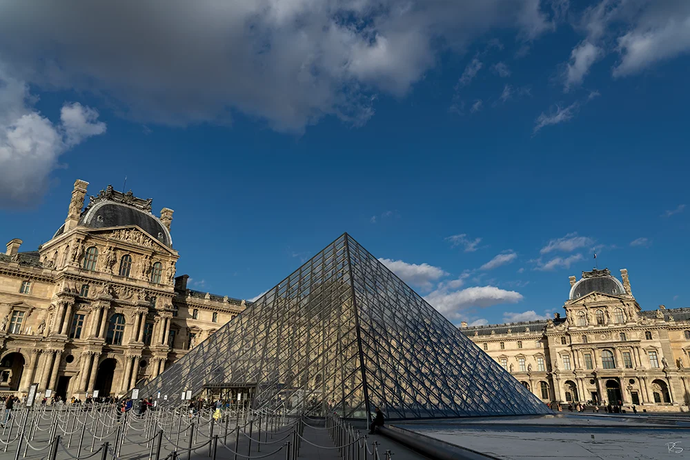 <strong>Grand-Angle sur le Louvre</strong> - Paris <small>© Rémy SALAÜN</small>