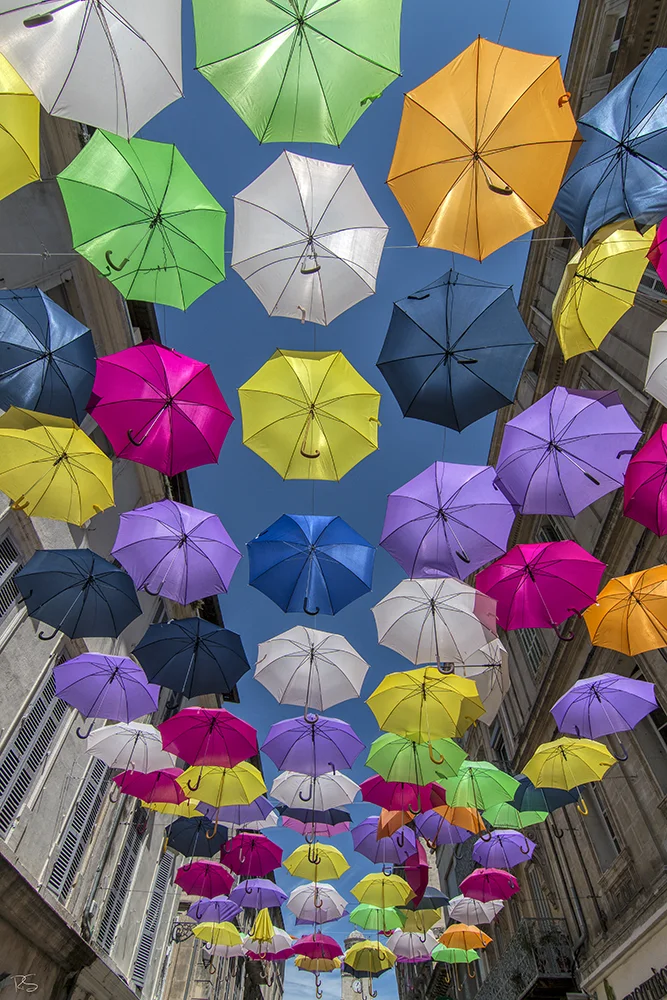 <strong>Les Parapluies d'Arles</strong> - Arles <small>© Rémy SALAÜN</small>